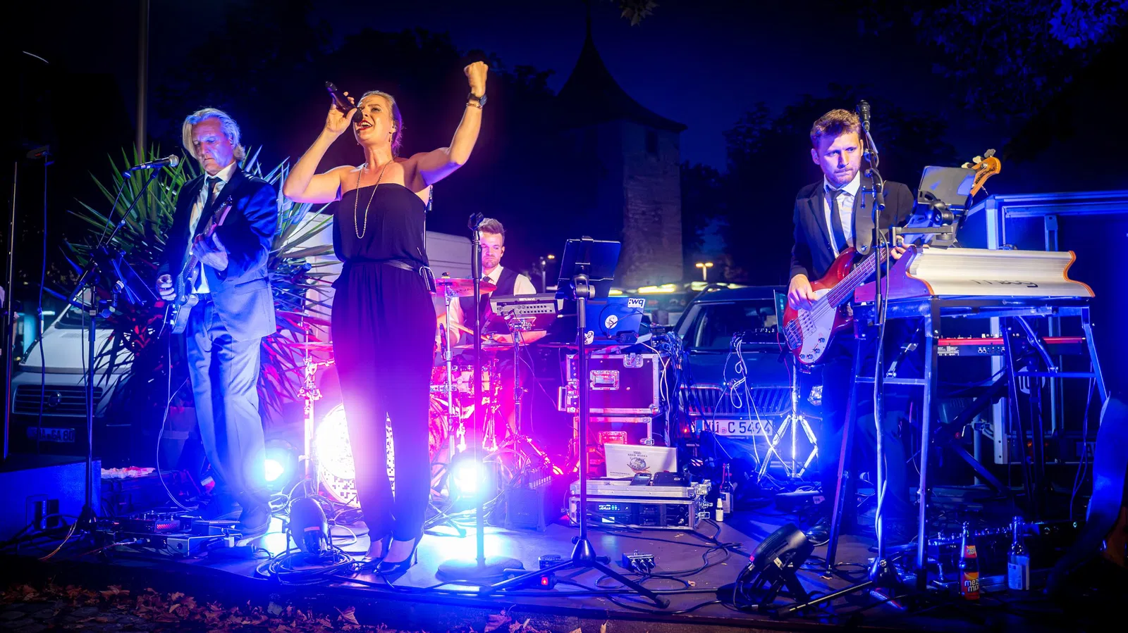 Chris (Git, Voc), SISKA (Vocals), Yannick (Drums), Theo (Bass, Voc) - The ButtonBeFactory