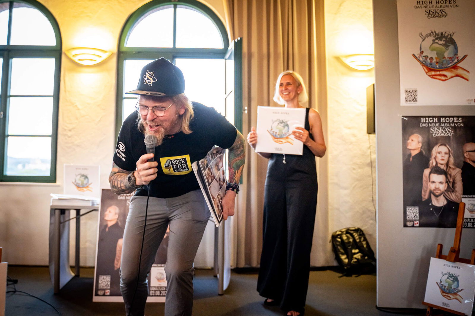 Lissy and Hossi talking about the Vinyl Album