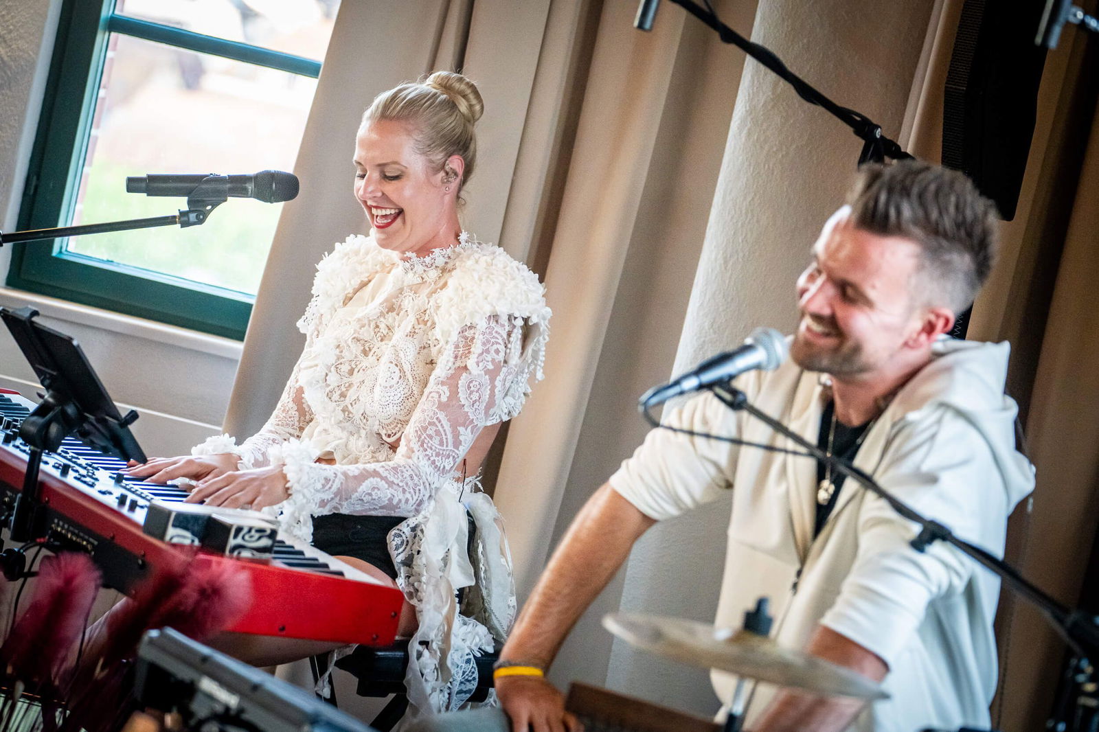 SISKA & Yannick having fun on stage